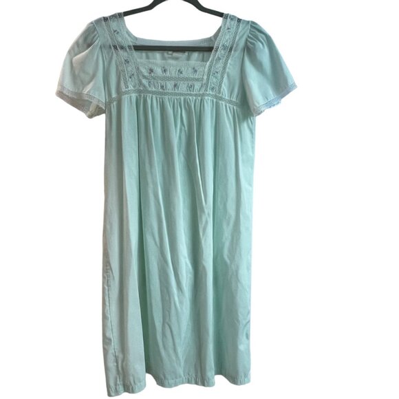 Barbizon Small Light Blue Vintage Nightgown Lace & Smocked Chest - Picture 1 of 9
